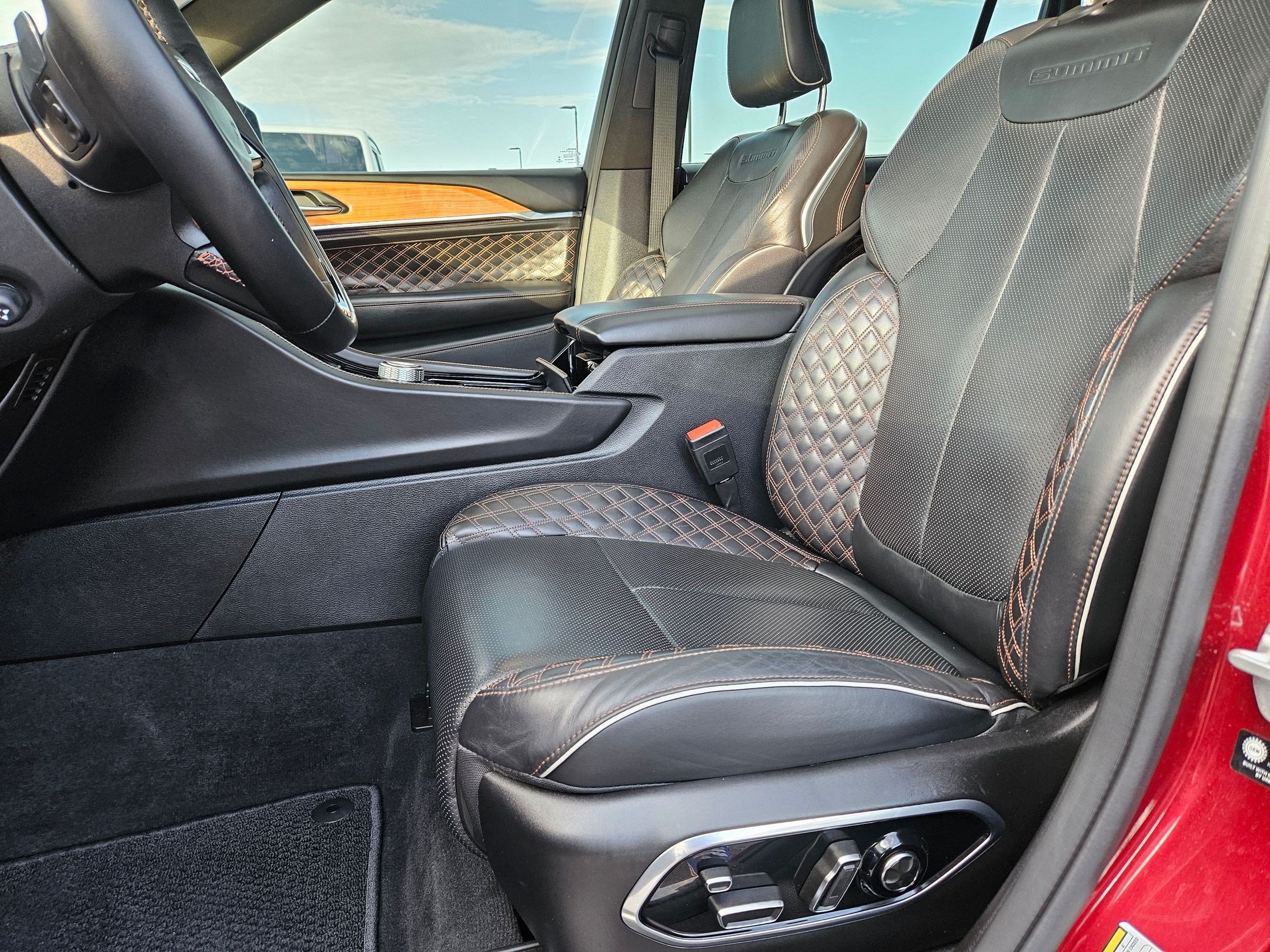 Used 2023 Jeep Grand Cherokee L Summit AWD/4WD image 17
