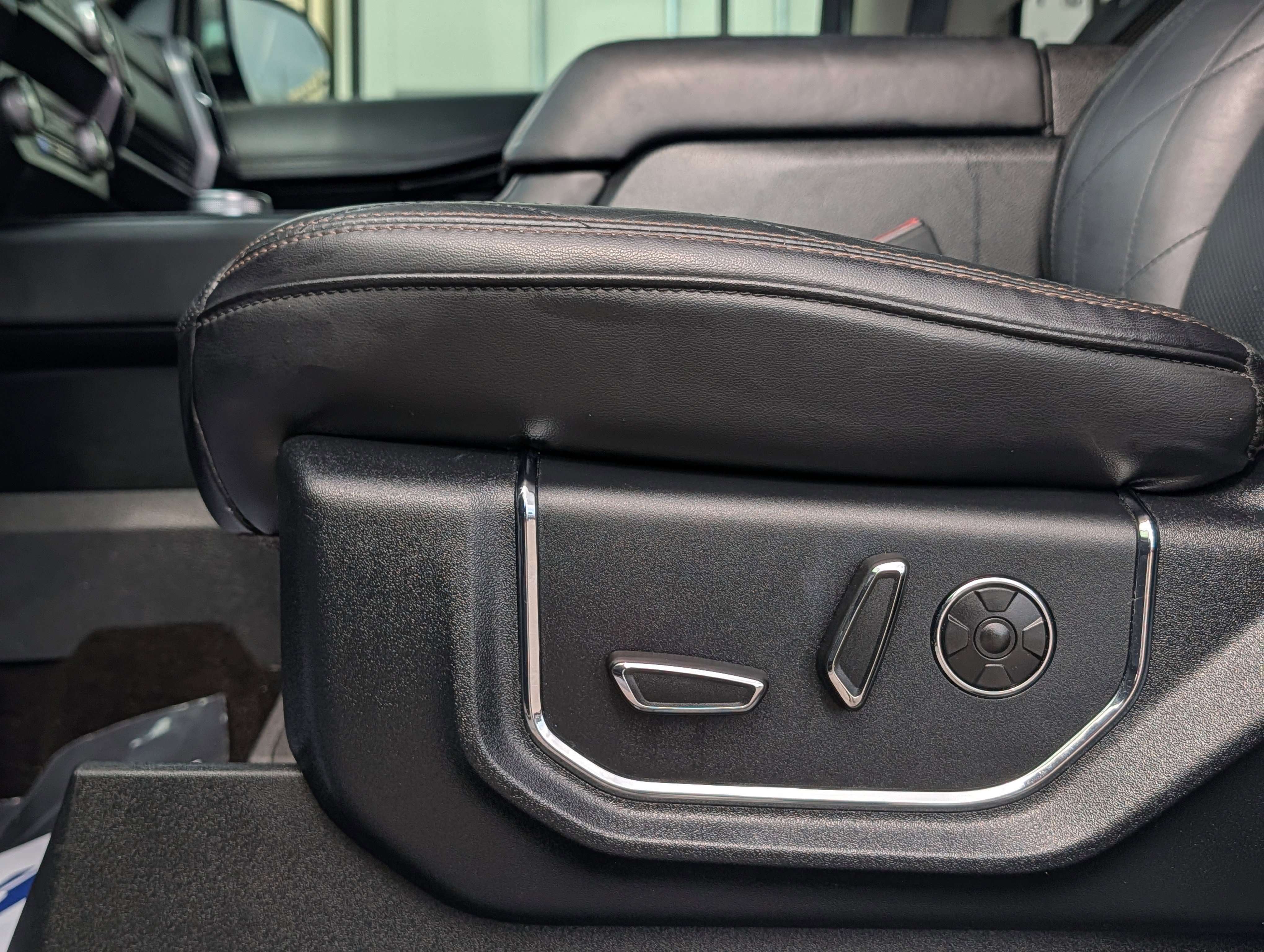 Certified 2019 Ford Expedition Max Platinum RWD image 24