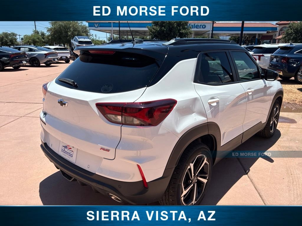 Used 2023 Chevrolet TrailBlazer RS w/ Sun and Liftgate Package FWD image 9