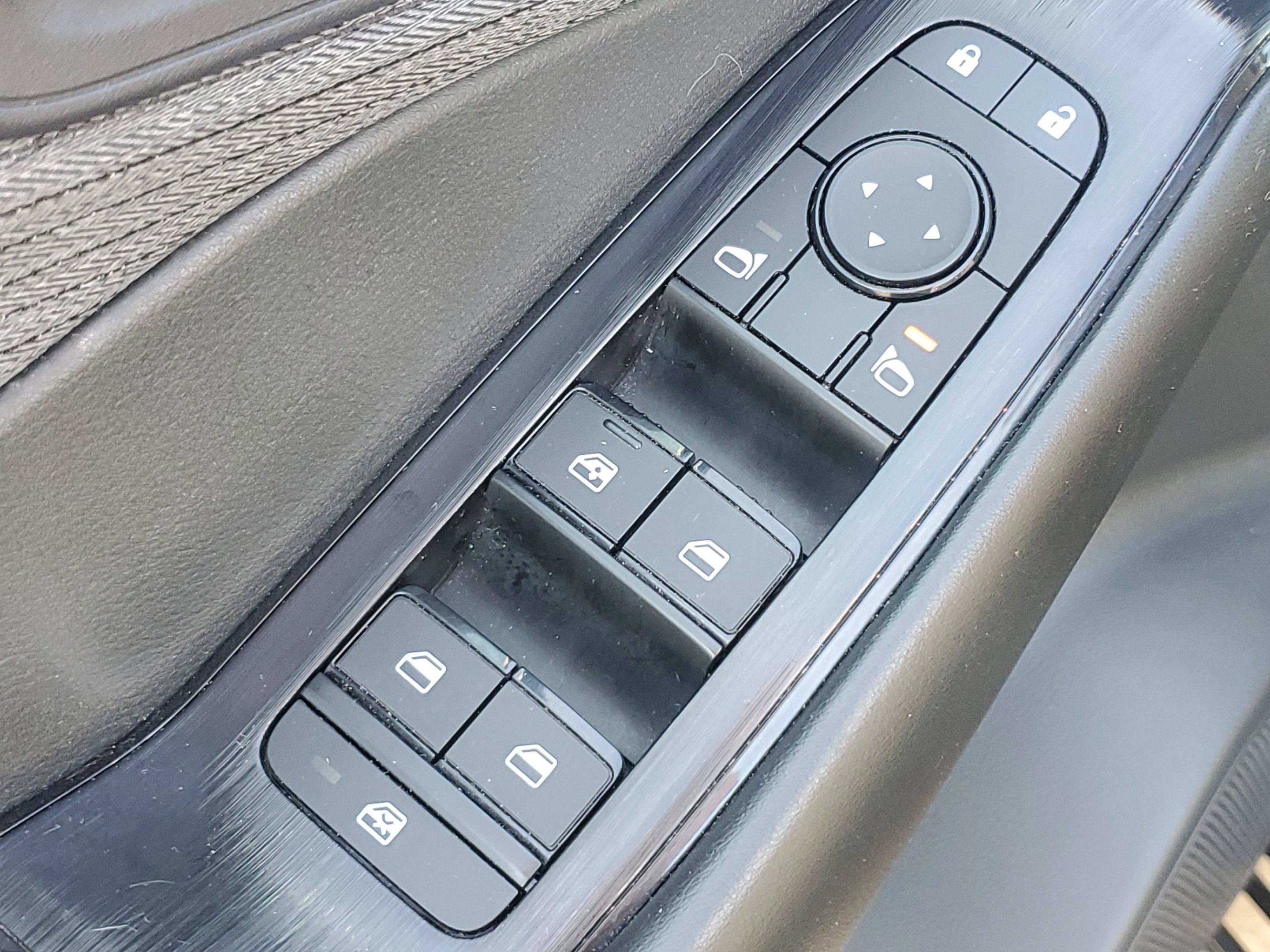 Used 2023 Nissan Rogue S FWD image 18