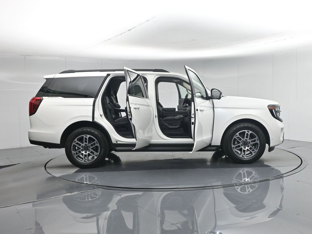 Certified 2025 Ford Expedition Active AWD/4WD image 33