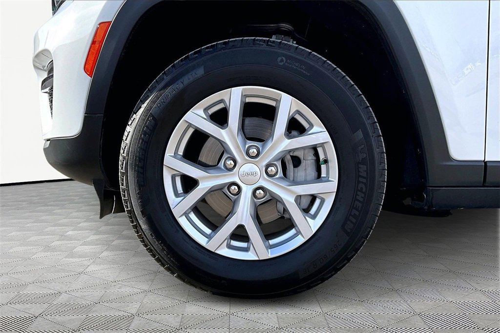 Used 2023 Jeep Grand Cherokee Limited image 11