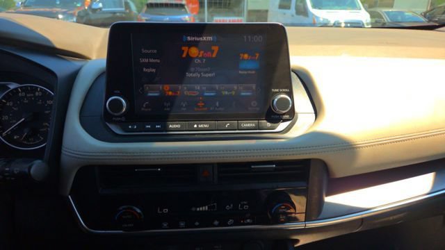Used 2023 Nissan Rogue SV AWD/4WD image 16