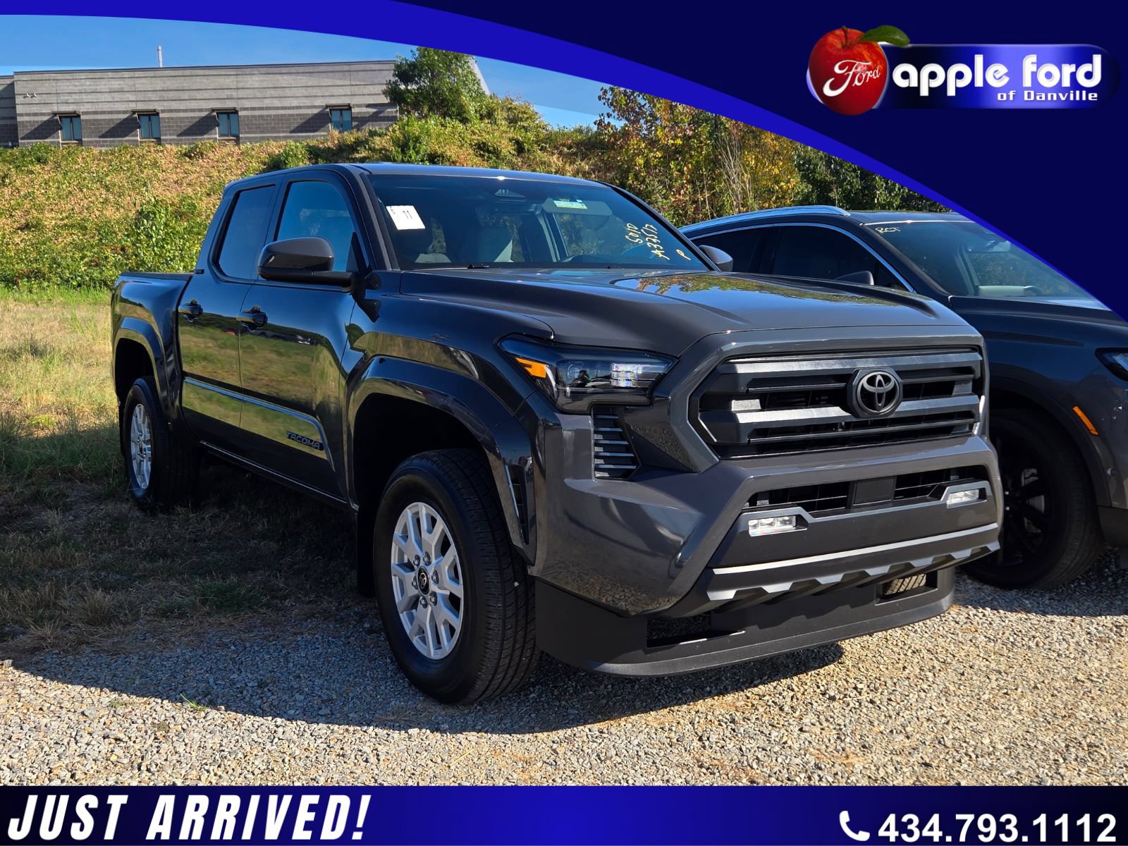 Used 2025 Toyota Tacoma SR5 AWD/4WD image 1