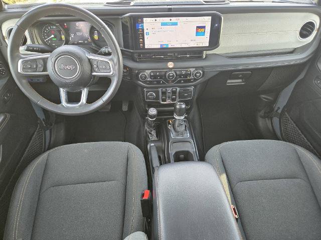 Used 2024 Jeep Wrangler Unlimited Sahara AWD/4WD image 9