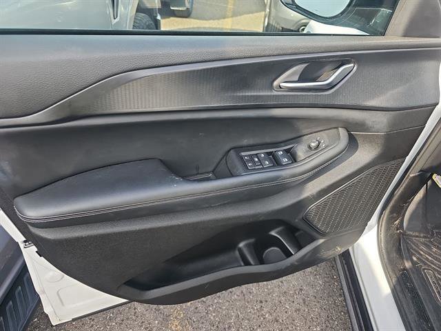 Used 2023 Jeep Grand Cherokee Altitude image 9