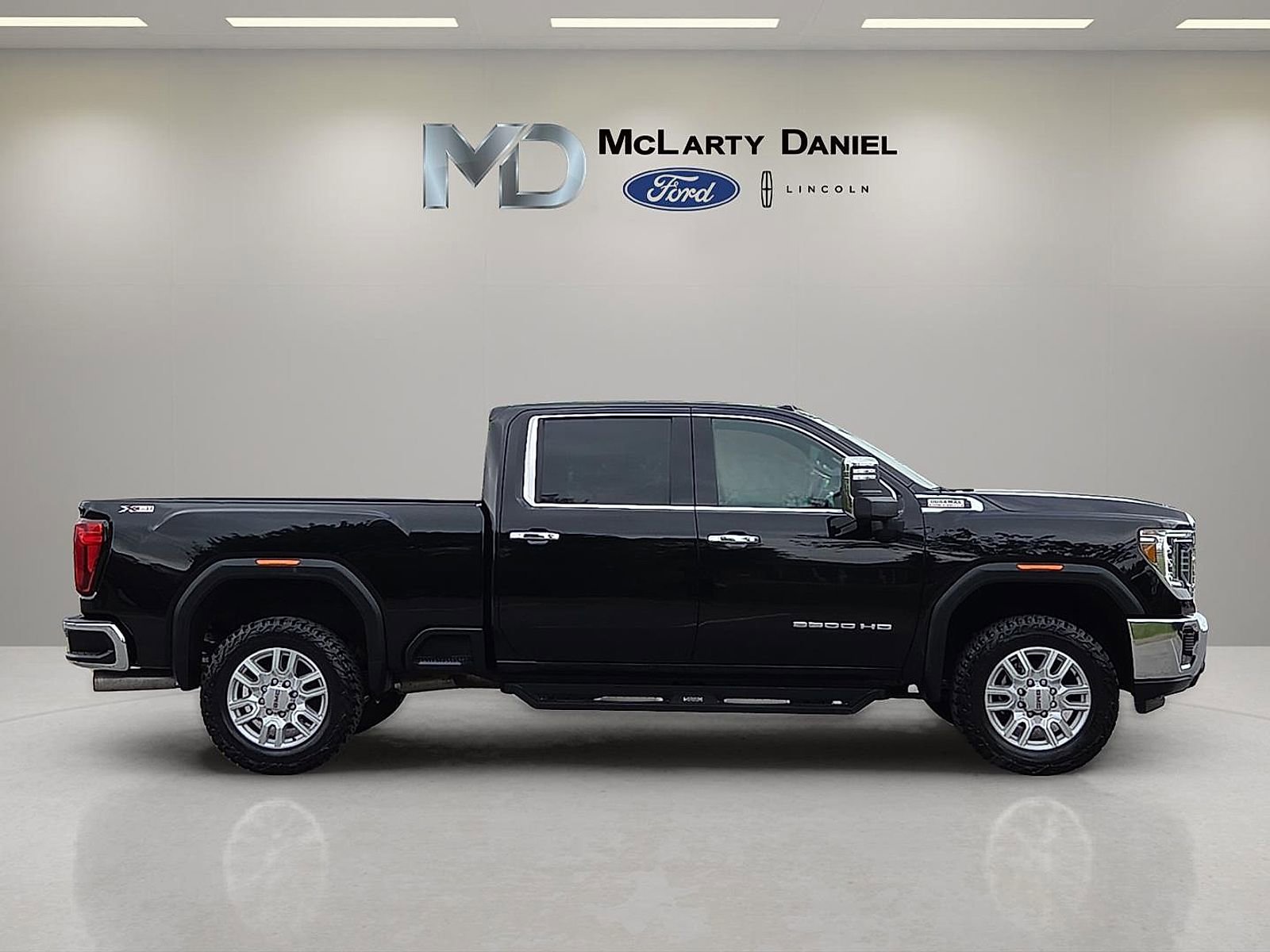 Used 2022 GMC Sierra 3500 SLT w/ SLT Convenience Package AWD/4WD image 6