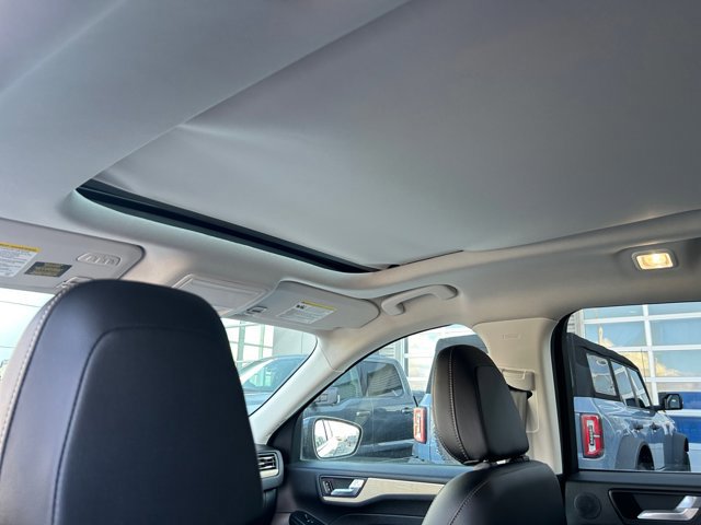 Certified 2022 Ford Escape Titanium w/ Titanium Elite Package image 33