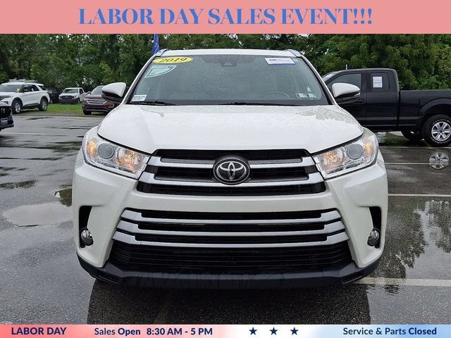 Used 2019 Toyota Highlander XLE AWD/4WD image 3