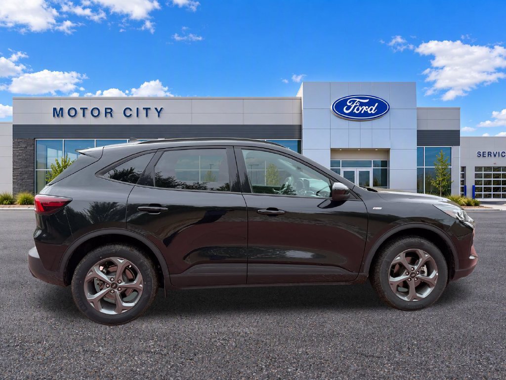 Certified 2025 Ford Escape ST-Line Select AWD/4WD image 10