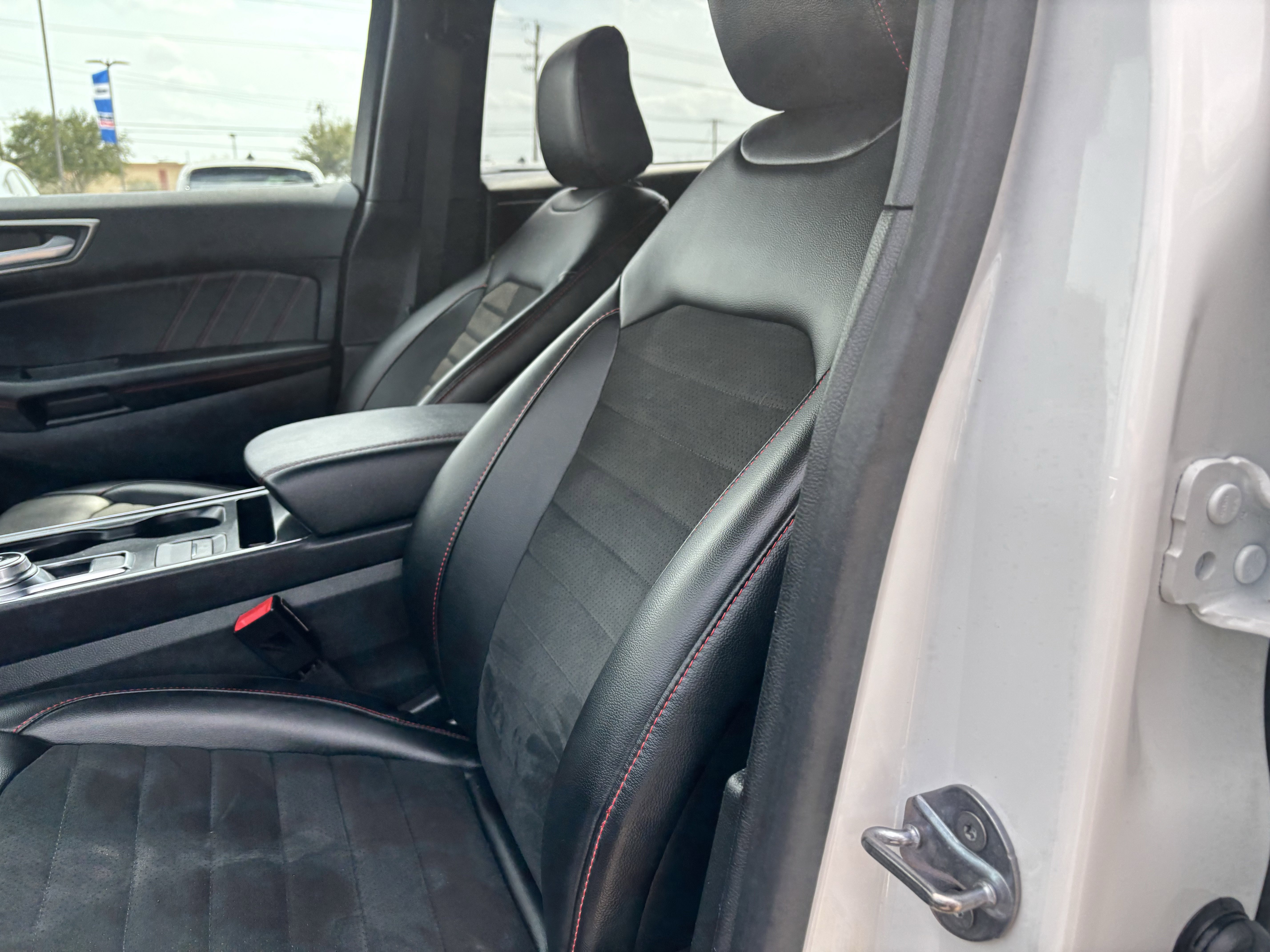 Certified 2024 Ford Edge ST-Line AWD/4WD image 11