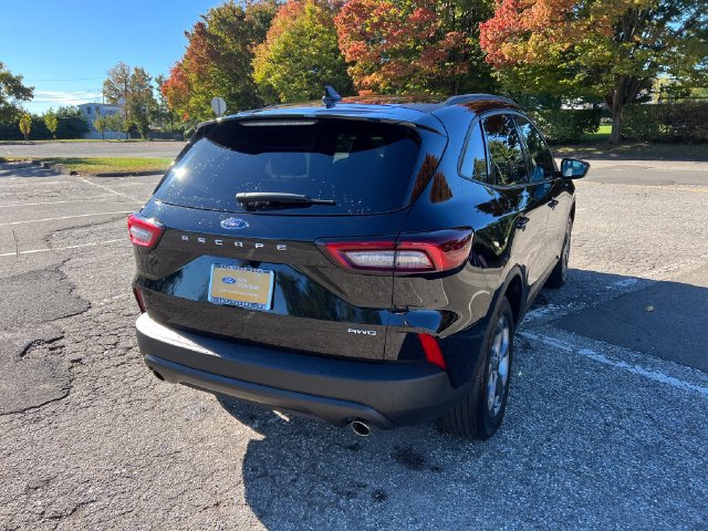 Certified 2025 Ford Escape ST-Line Select AWD/4WD image 10
