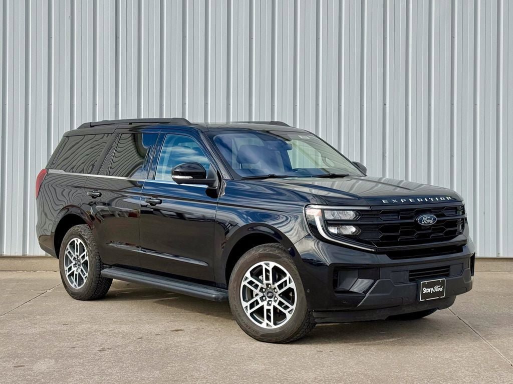 Certified 2025 Ford Expedition Active AWD/4WD image 8
