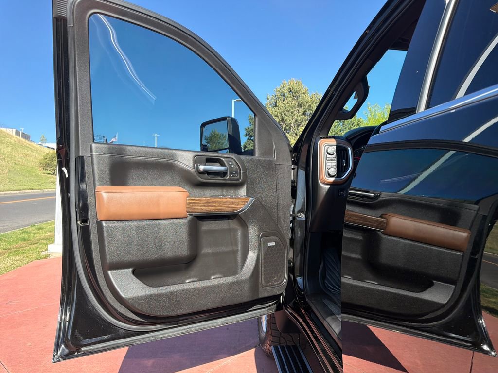Used 2022 Chevrolet Silverado 2500 High Country w/ Technology Package AWD/4WD image 11