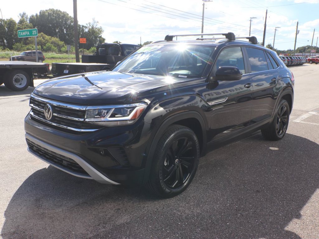 Used 2023 Volkswagen Atlas Cross Sport SE w/ Panoramic Sunroof Package FWD image 5