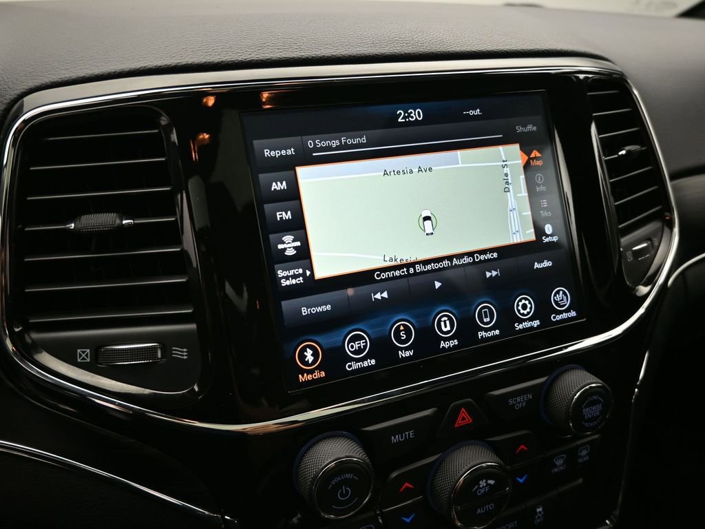 Used 2022 Jeep Grand Cherokee Limited w/ Tech Group image 16