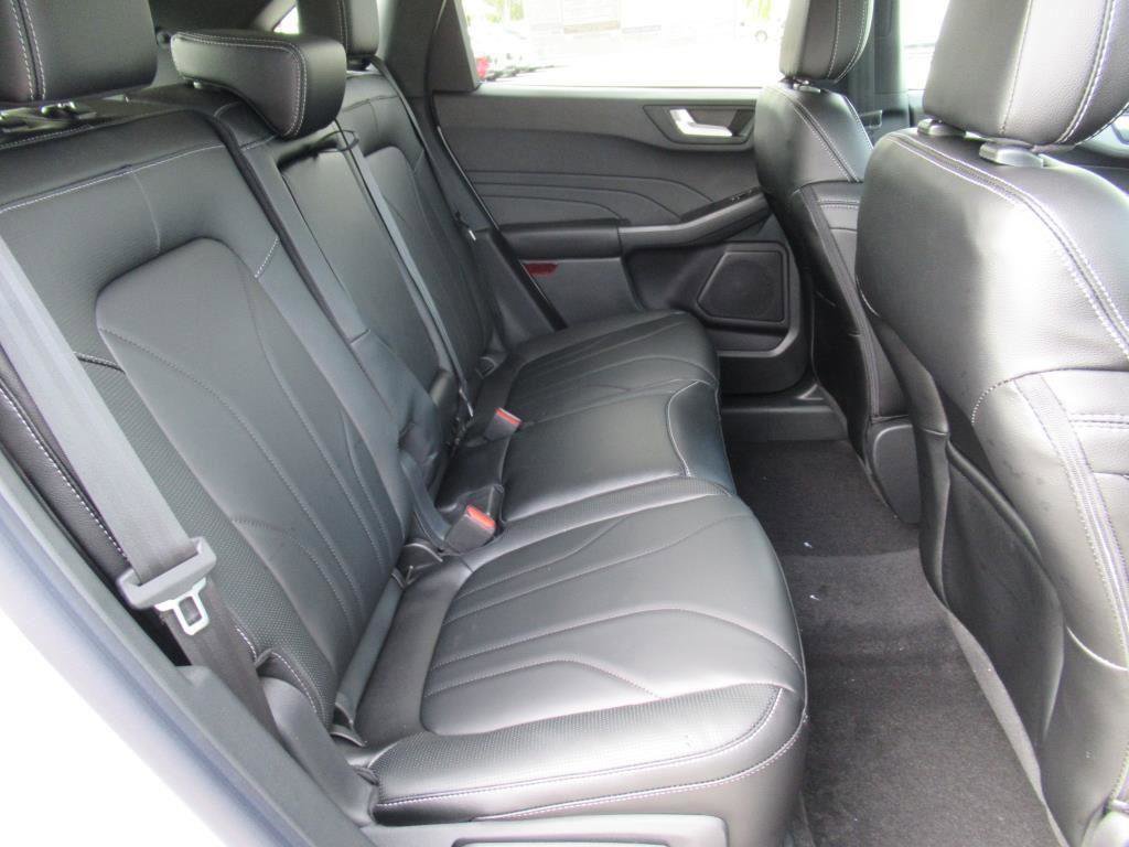 Certified 2025 Ford Escape SE w/ PHEV Premium Package image 16