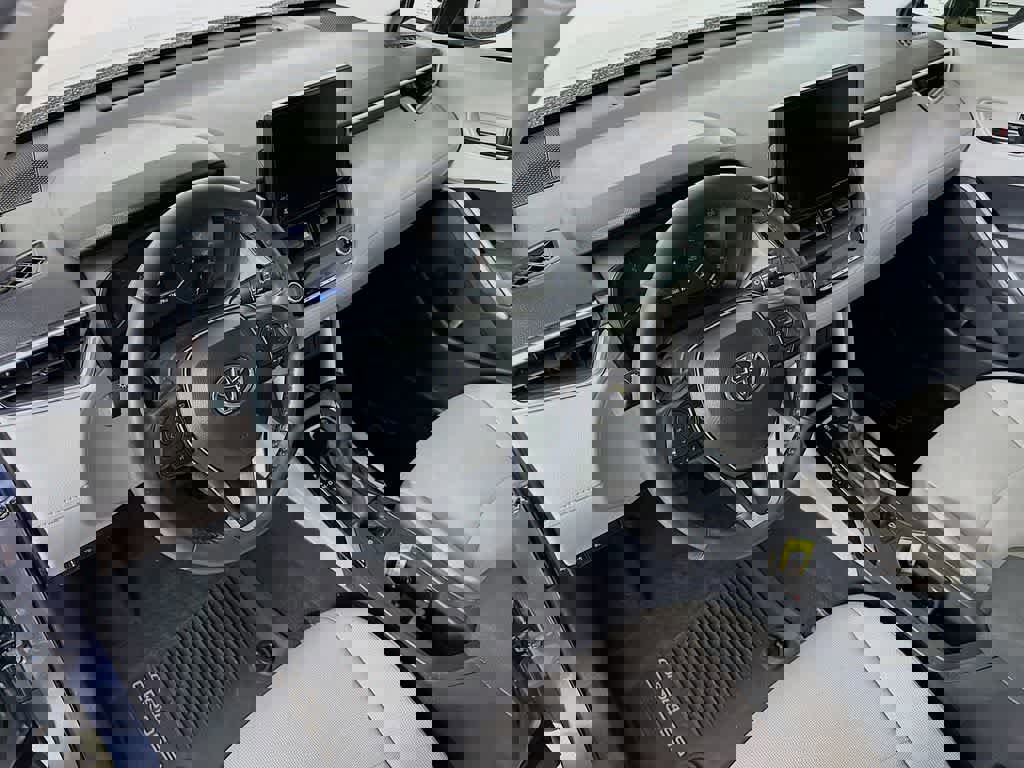 Used 2023 Toyota Corolla Cross LE image 9