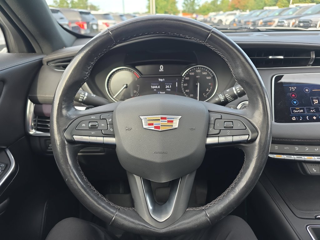 Used 2021 Cadillac XT4 Luxury w/ Cold Weather Package AWD/4WD image 25