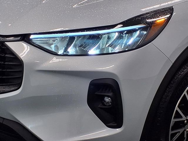 Certified 2025 Ford Escape SE w/ Class II Trailer Tow Package image 30