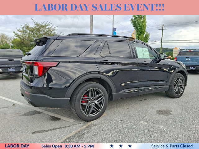 Certified 2025 Ford Explorer ST-Line w/ Premium Package AWD/4WD image 11