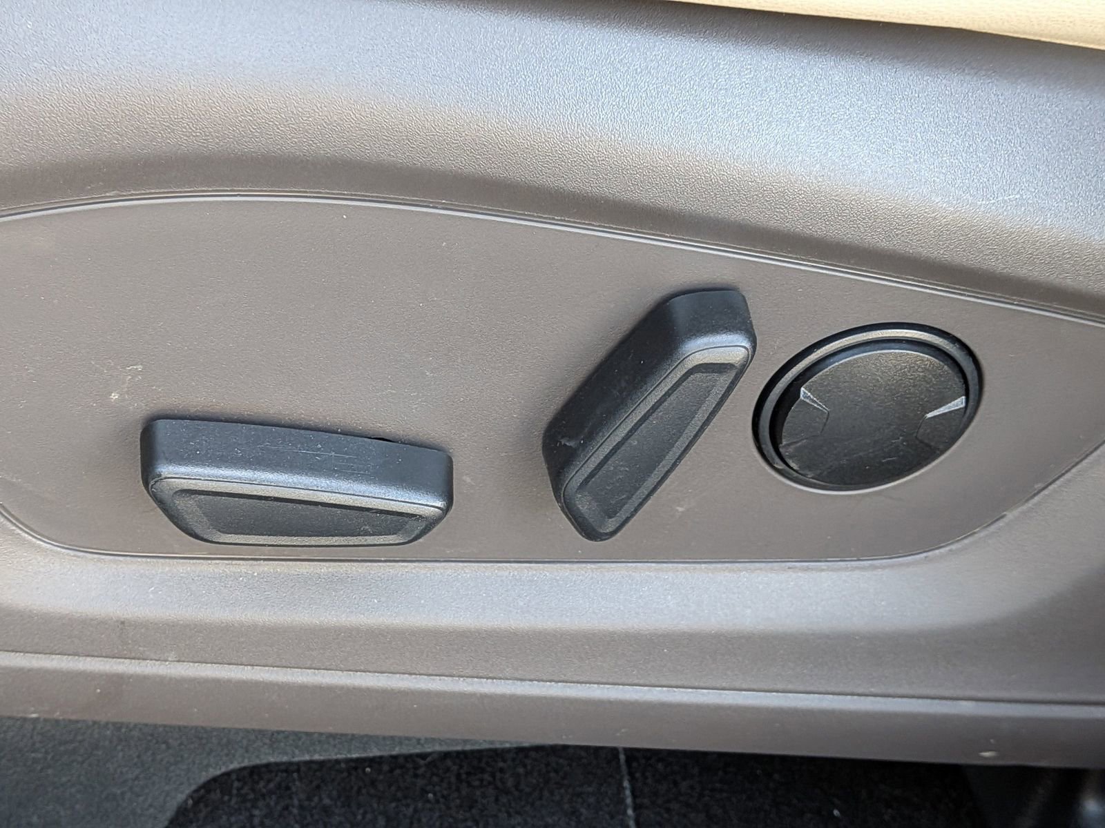 Certified 2023 Ford Explorer Platinum w/ Technology Package image 21