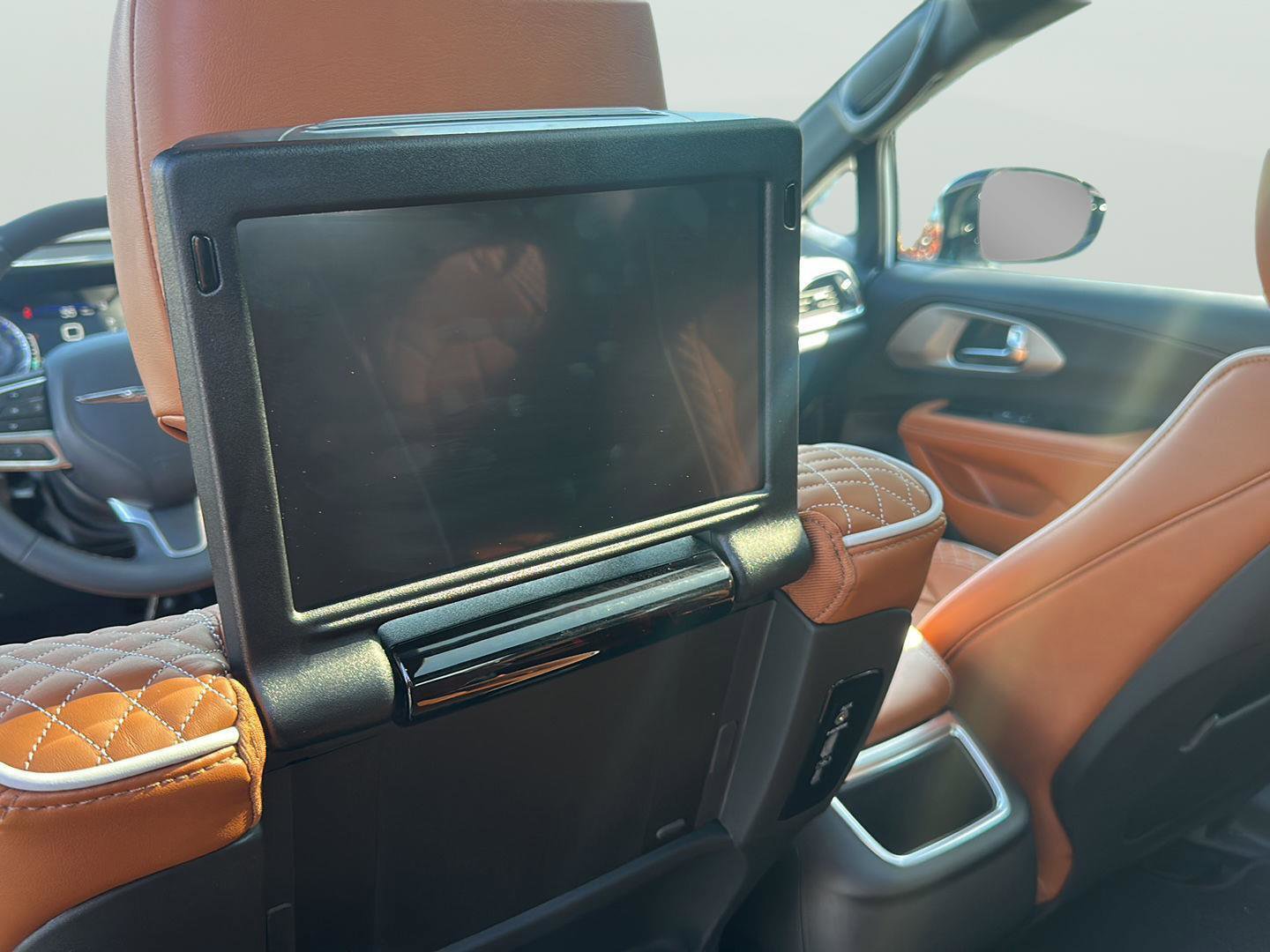 Used 2026 Chrysler Pacifica Pinnacle w/ Trailer Tow Group image 25