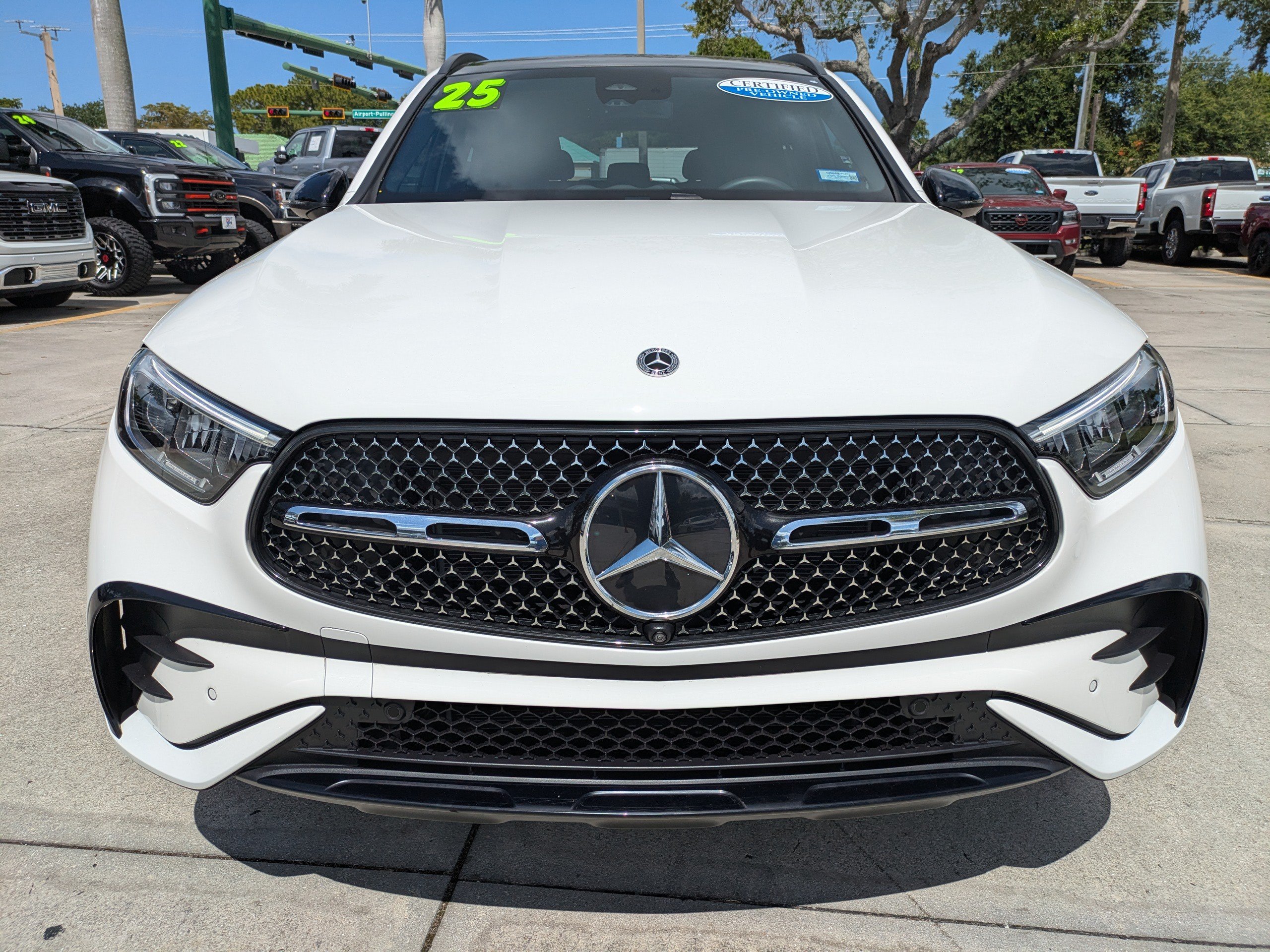 Used 2025 Mercedes-Benz GLC 300 4MATIC image 8