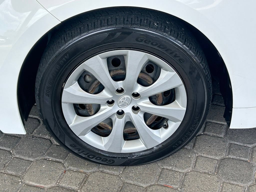 Used 2022 Toyota Corolla LE FWD image 17