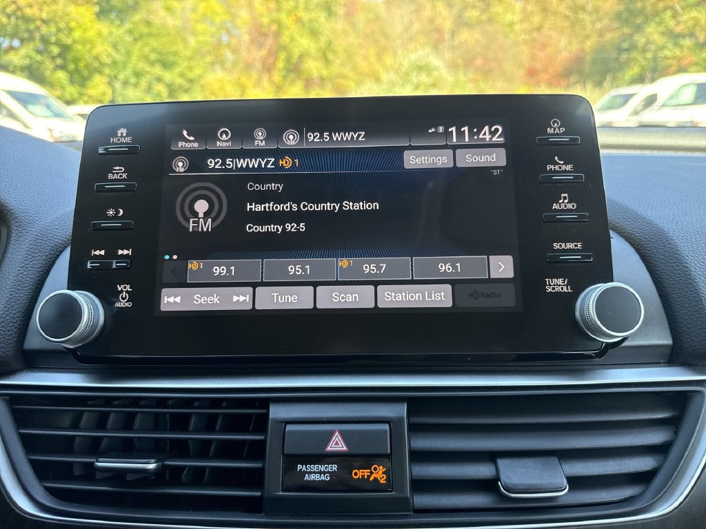 Used 2018 Honda Accord Touring image 16