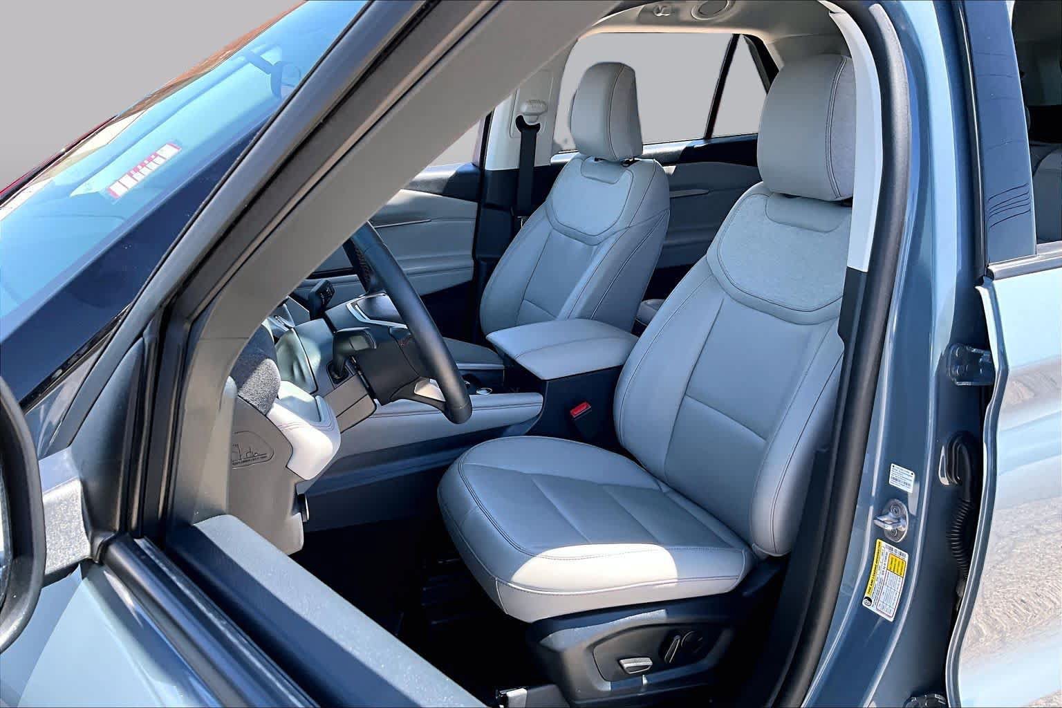 Certified 2026 Ford Explorer Active w/ Active Comfort Package RWD image 8