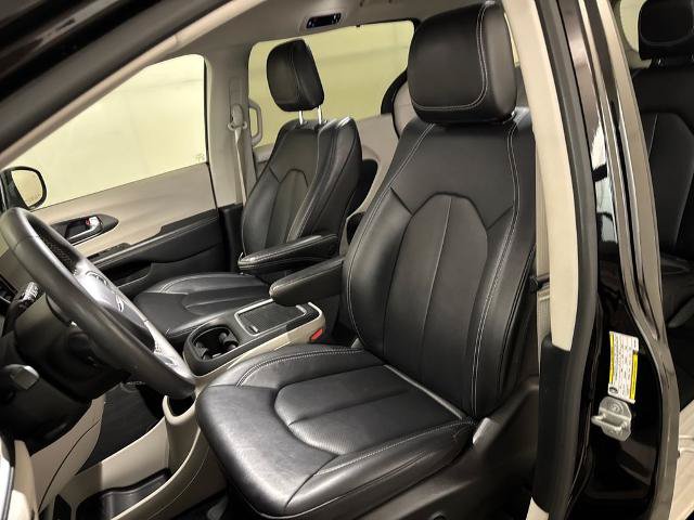 Used 2024 Chrysler Pacifica Touring-L FWD image 17