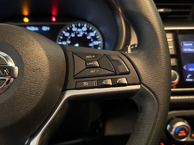 Used 2018 Nissan Kicks SV FWD image 19