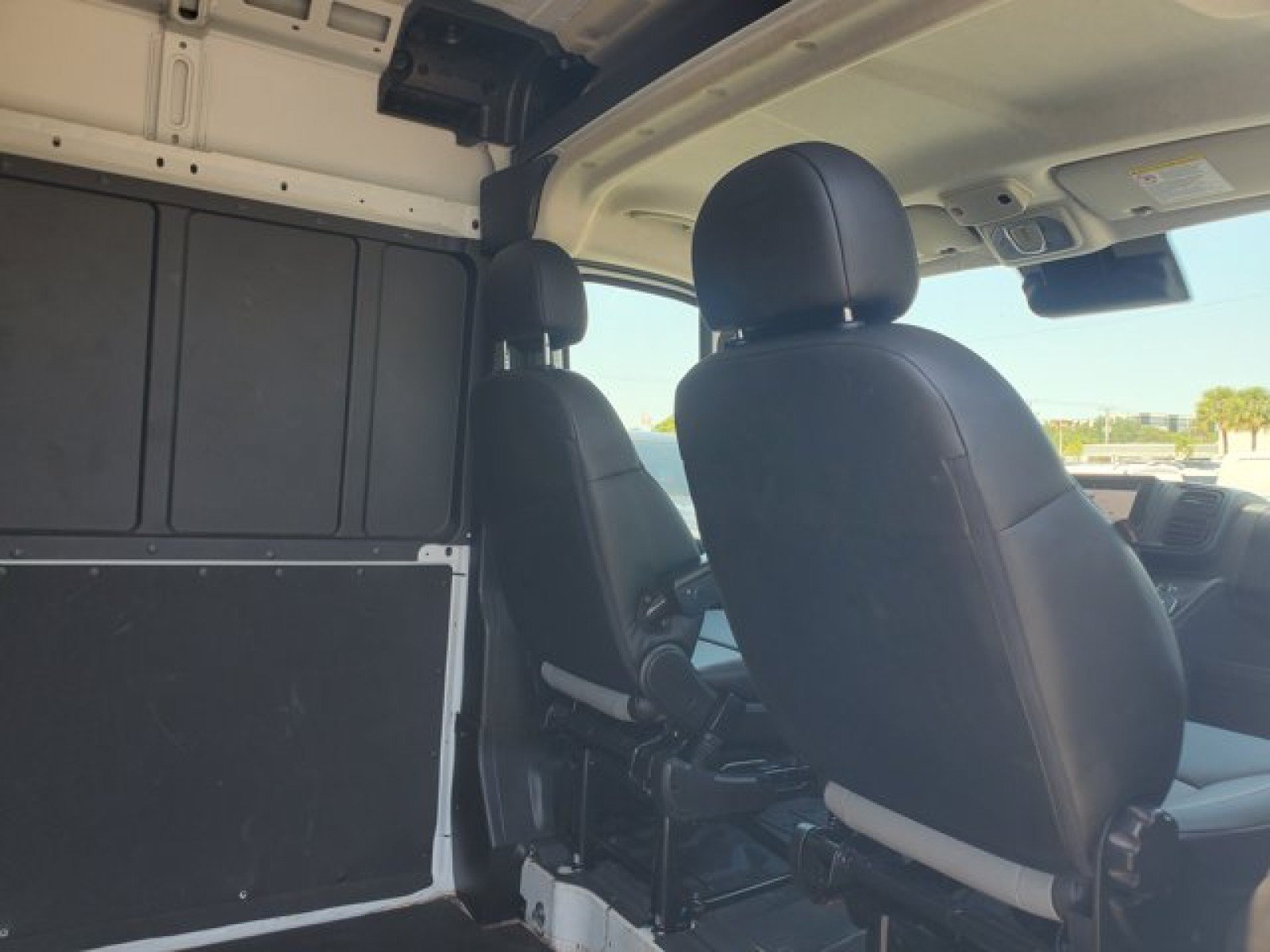 Used 2025 RAM ProMaster 3500 w/ Convenience Group FWD image 9