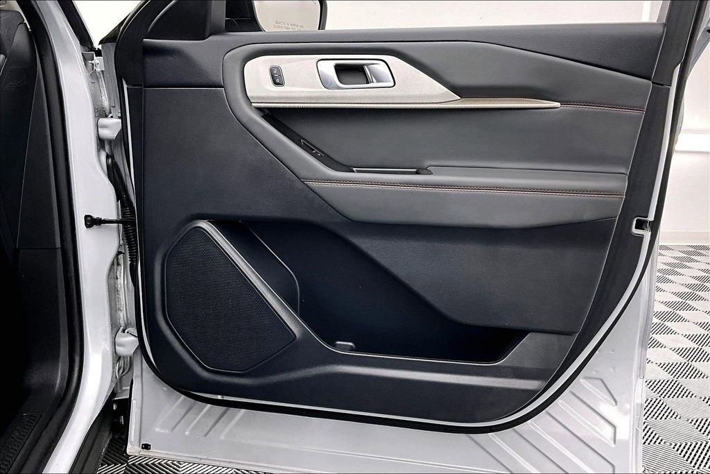 Certified 2025 Ford Explorer Active image 24