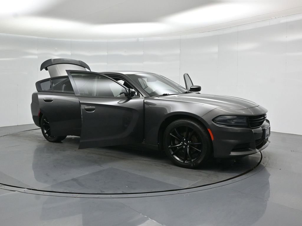 Used 2017 Dodge Charger SE w/ Blacktop Package RWD image 31