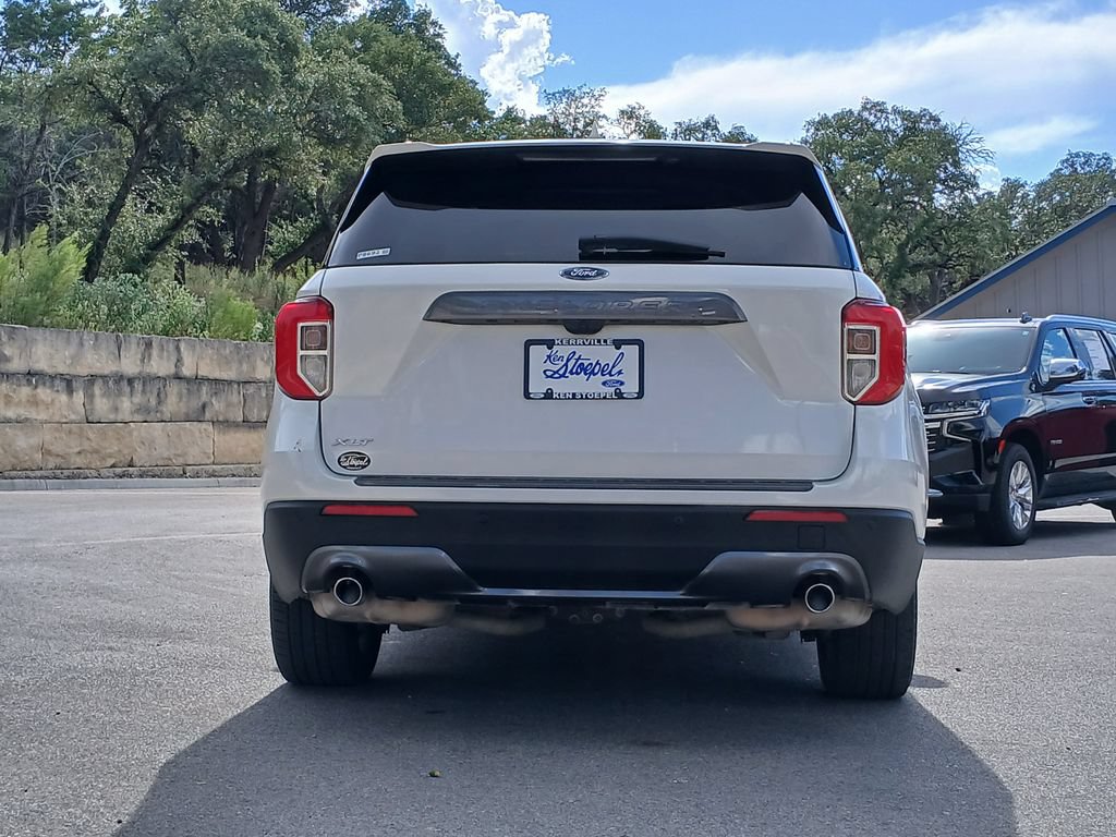 Certified 2023 Ford Explorer XLT w/ Equipment Group 202A RWD image 4