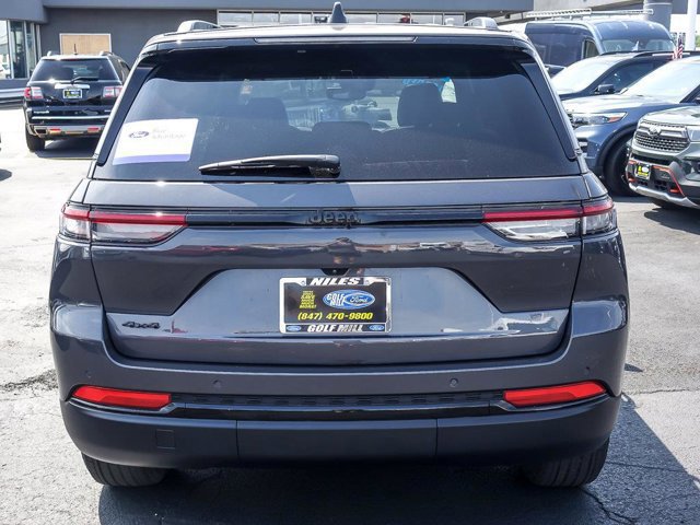 Used 2024 Jeep Grand Cherokee Altitude image 4