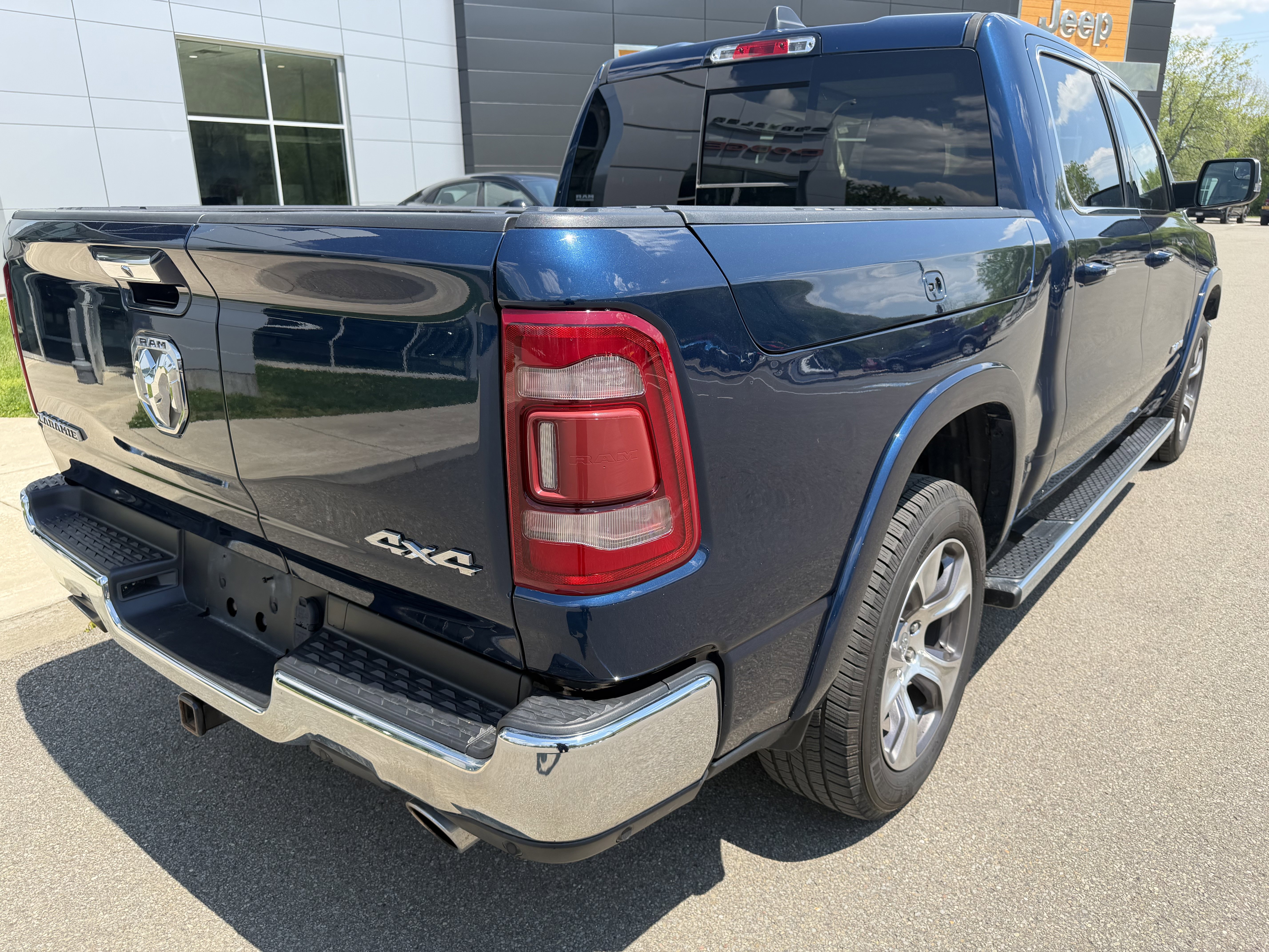 Used 2020 RAM 1500 Laramie AWD/4WD image 3