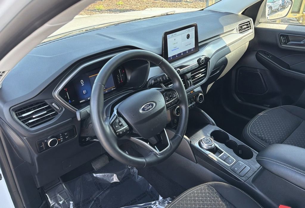 Certified 2024 Ford Escape Active w/ Cold Weather Package image 17