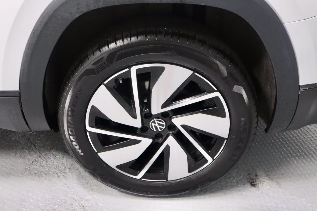 Used 2025 Volkswagen Atlas SE AWD/4WD image 19