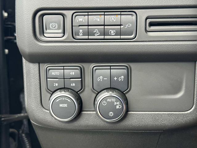 Used 2022 Chevrolet Suburban Z71 w/ Luxury Package AWD/4WD image 22
