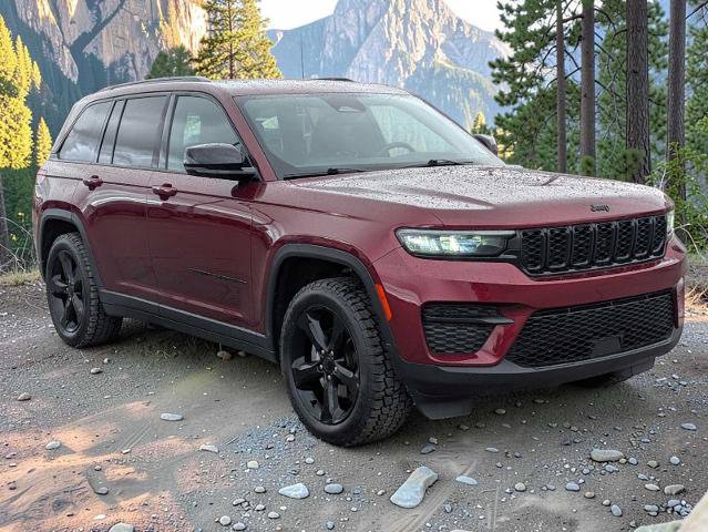 Used 2023 Jeep Grand Cherokee Altitude AWD/4WD image 8