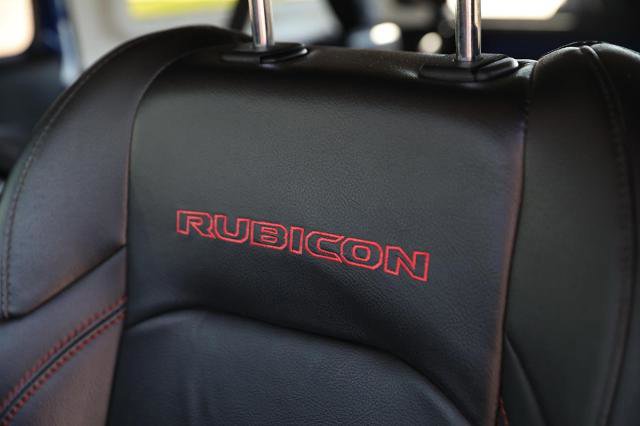 Used 2018 Jeep Wrangler Unlimited Rubicon w/ Dual Top Group AWD/4WD image 16