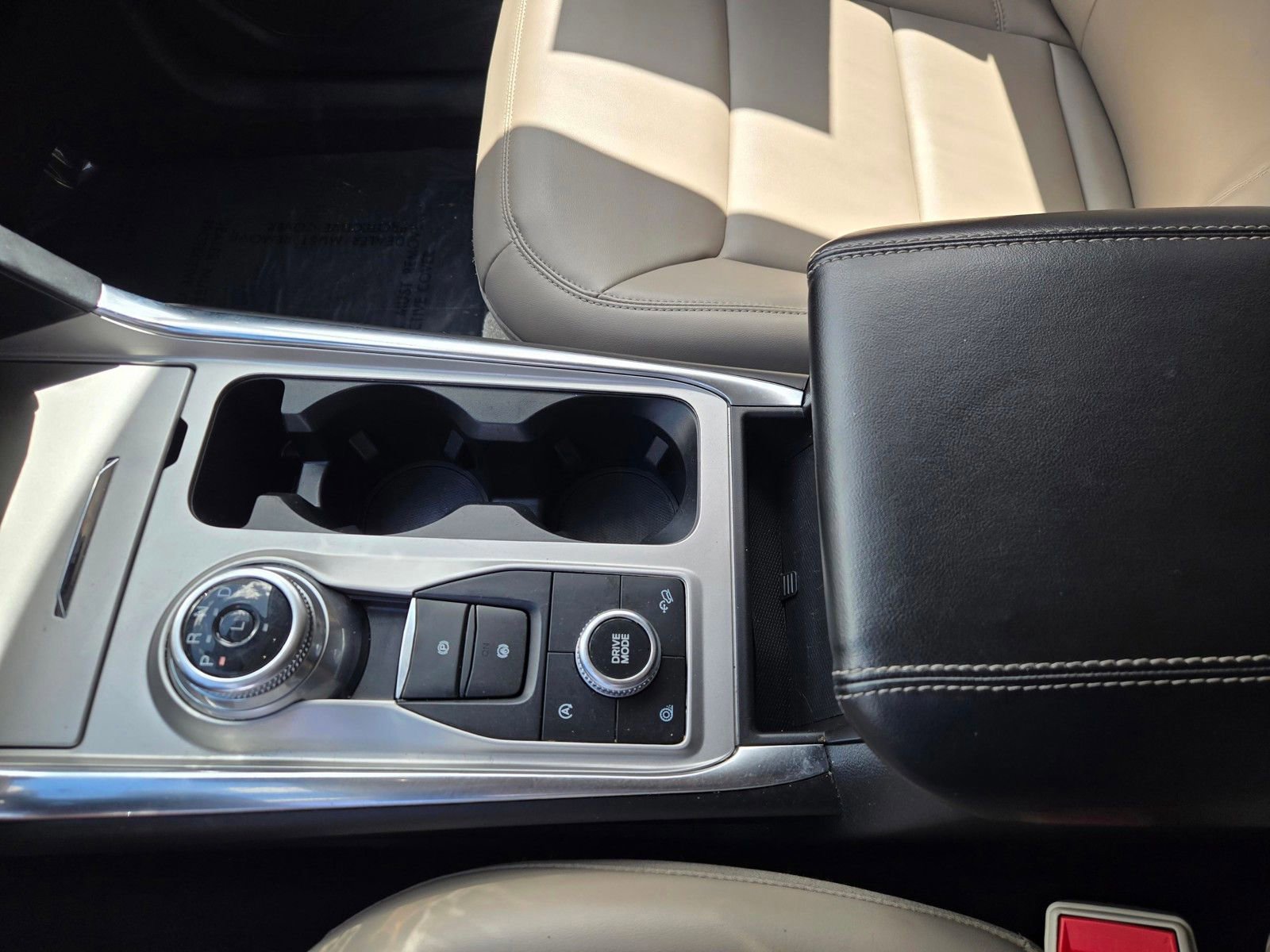 Certified 2024 Ford Explorer XLT w/ Equipment Group 202A AWD/4WD image 25