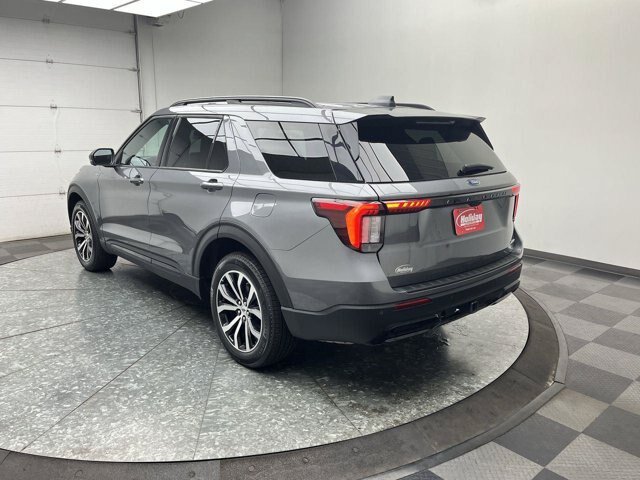 Certified 2025 Ford Explorer ST-Line AWD/4WD image 2