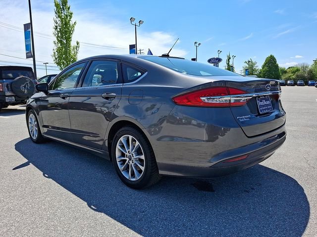 Certified 2017 Ford Fusion SE FWD image 7
