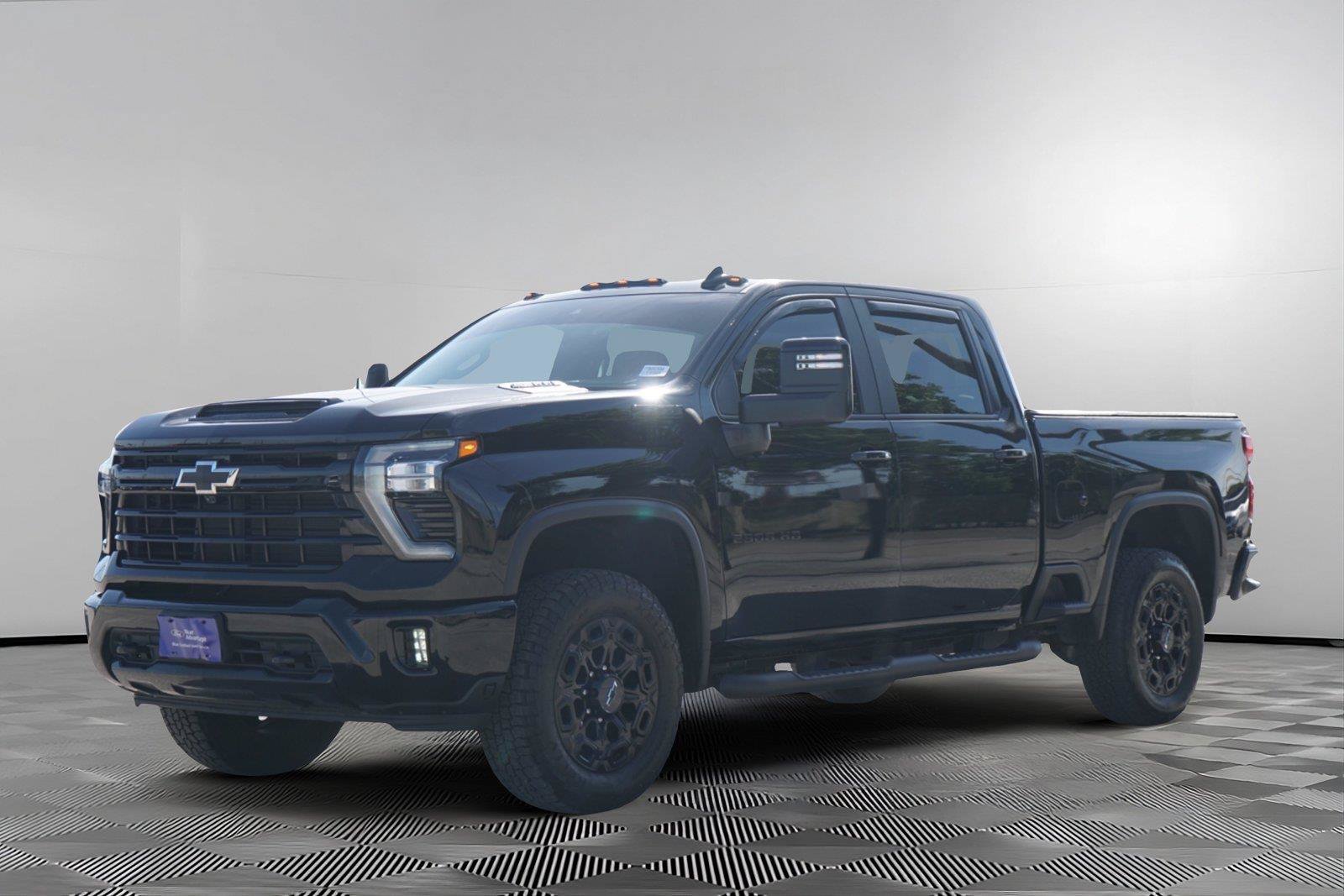 Used 2024 Chevrolet Silverado 2500 LT w/ Midnight Edition AWD/4WD image 8