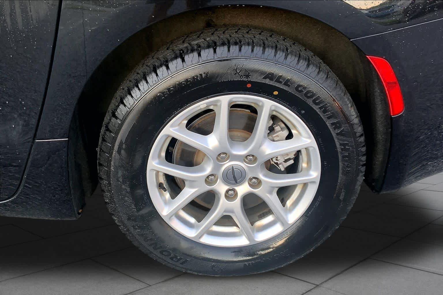 Used 2022 Chrysler Voyager LX FWD image 10