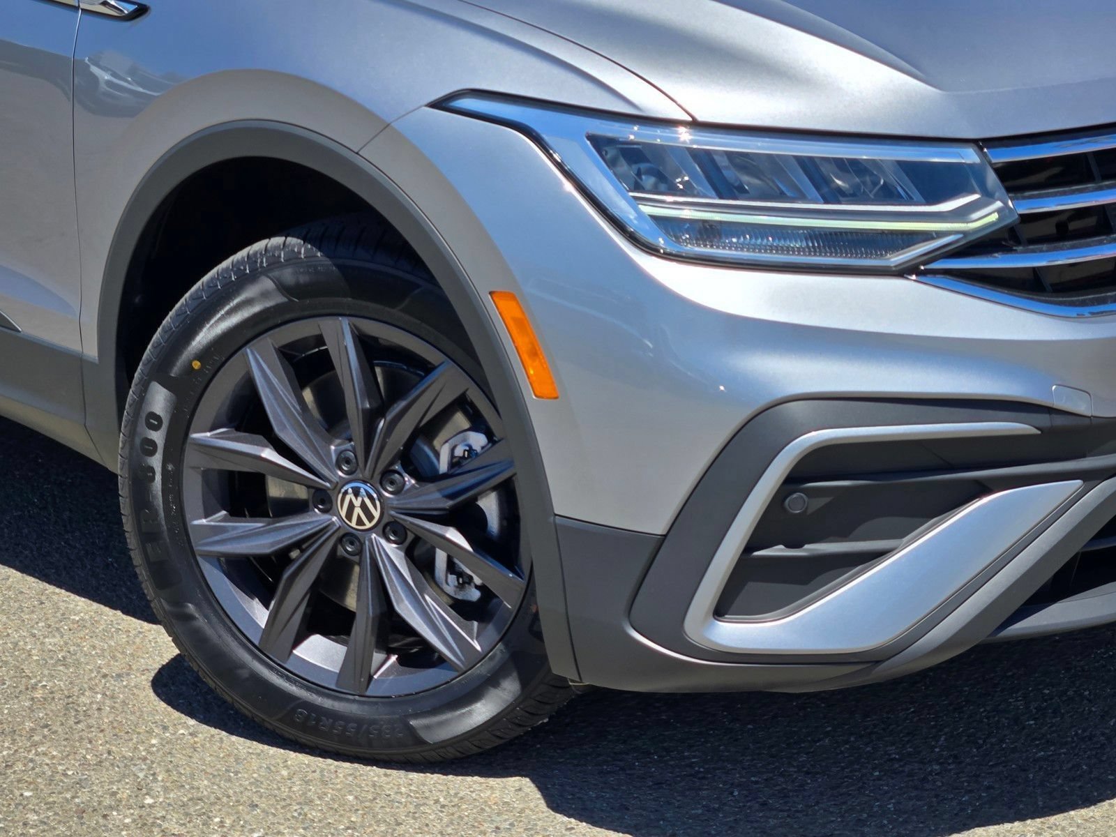 Used 2024 Volkswagen Tiguan SE AWD/4WD image 9